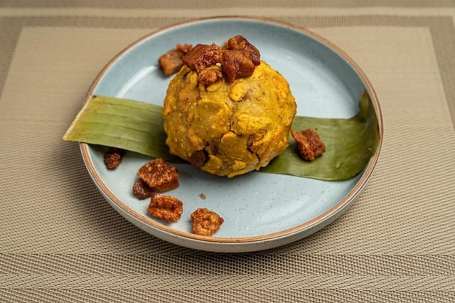 Bolon de Chicharron.