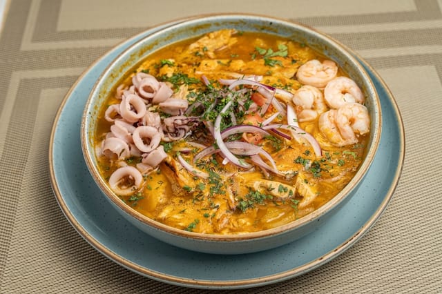 Encebollado Mixto.
